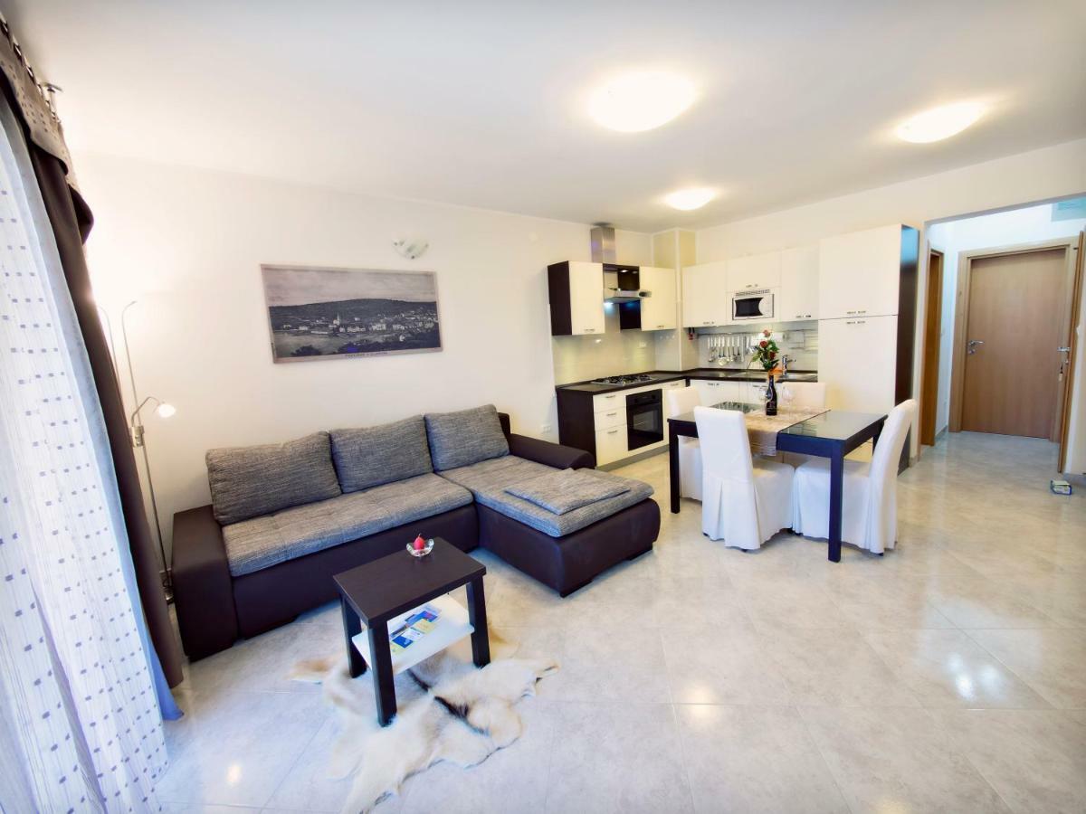 Apartmani Fortuna Zlarin Eksteriør billede